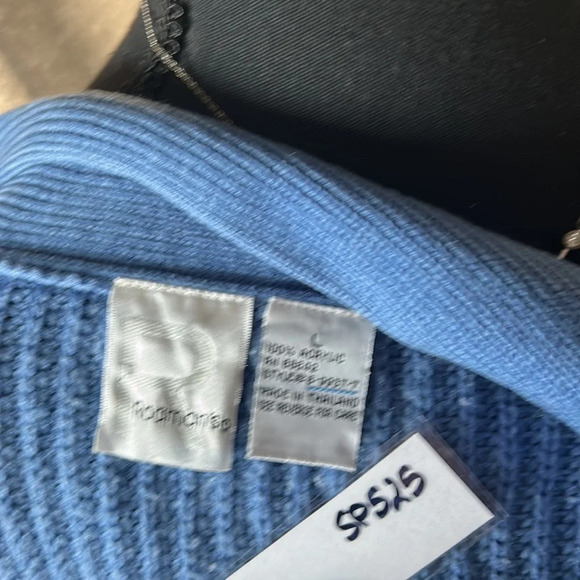 Blue Roamans Sweater - Picture 4 of 4